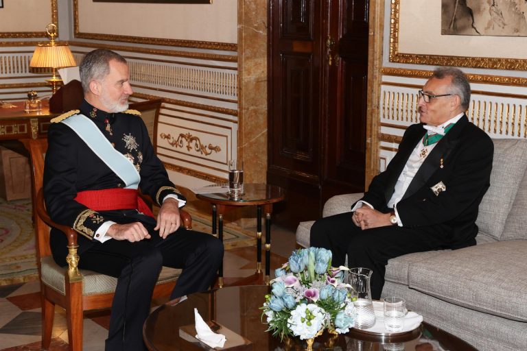Foto dell’Ambasciatore d’Italia Giuseppe Buccino Grimaldi e Sua Maestà Filippo VI di Borbone