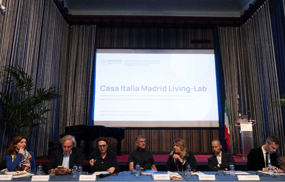 conferenza casa italia